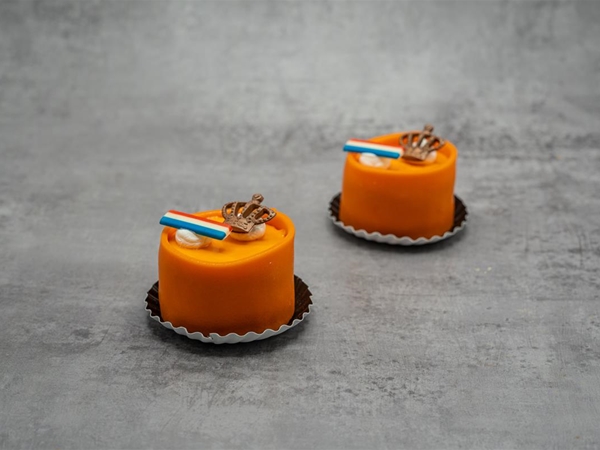 Oranje chipolatagebakje