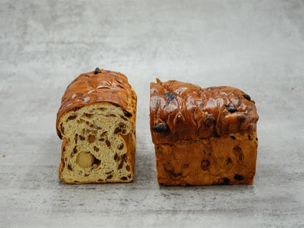 Rozijnenbrood met spijs